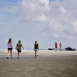 Kids op de zandplaat